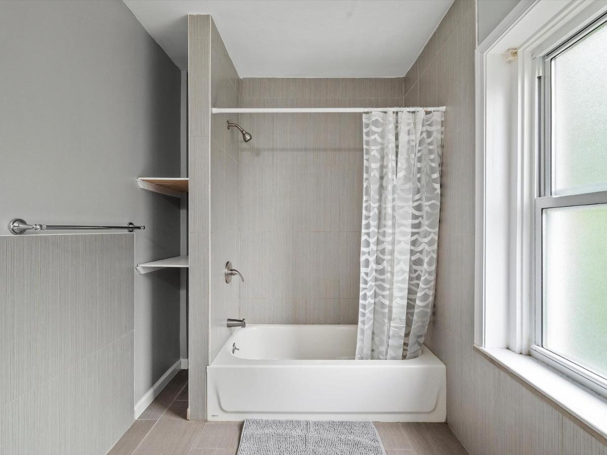 Oakland/university @h Bright And Stylish Private Bedroom With Shared Bathroom Séjour chez l'habitant